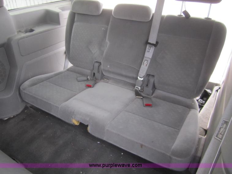 image for item B5608 2007 Ford Freestar SE mini van