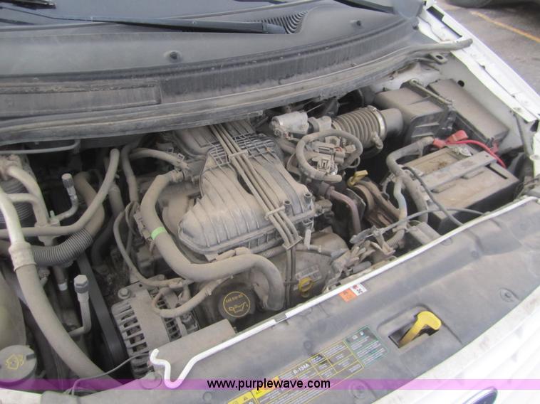 image for item B5608 2007 Ford Freestar SE mini van