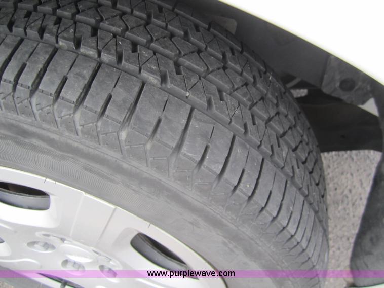 image for item B5608 2007 Ford Freestar SE mini van