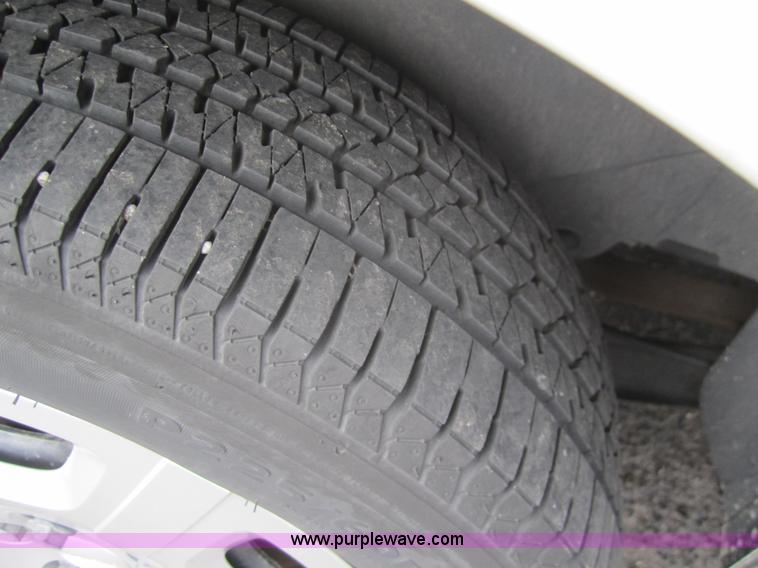 image for item B5608 2007 Ford Freestar SE mini van