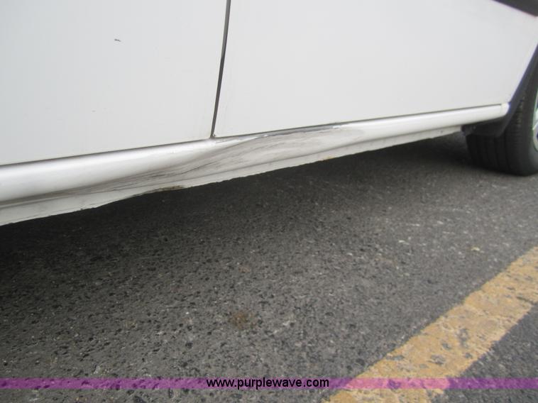 image for item B5608 2007 Ford Freestar SE mini van