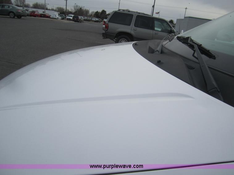 image for item B5608 2007 Ford Freestar SE mini van