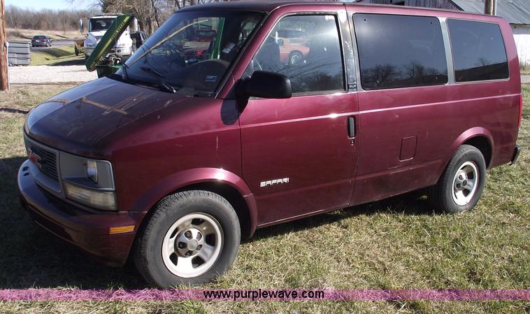 image for item B6049 1996 GMC Safari SLX mini van