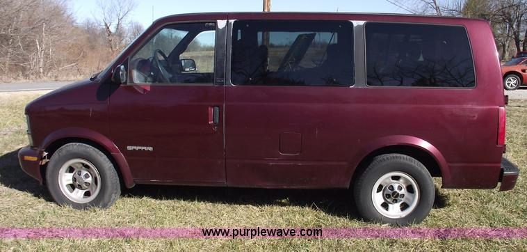 image for item B6049 1996 GMC Safari SLX mini van
