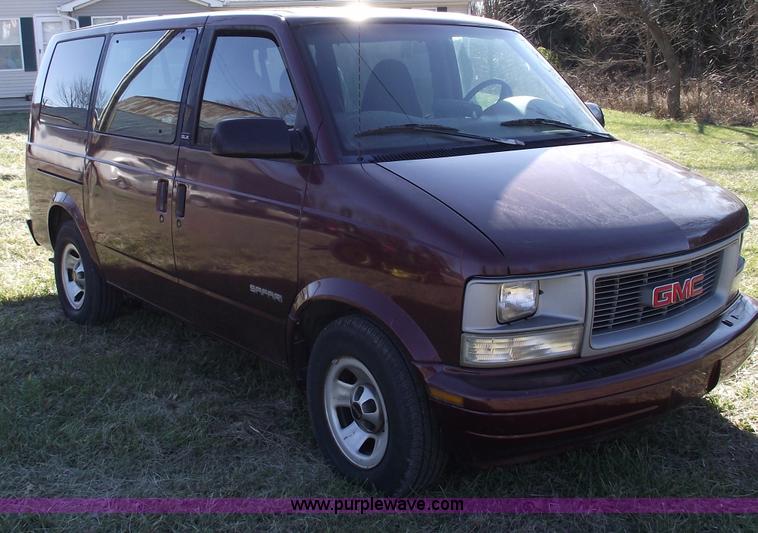 image for item B6049 1996 GMC Safari SLX mini van