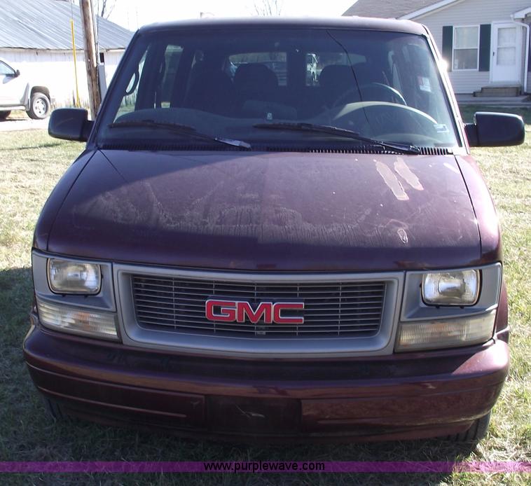 image for item B6049 1996 GMC Safari SLX mini van