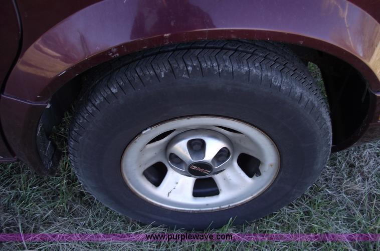 image for item B6049 1996 GMC Safari SLX mini van