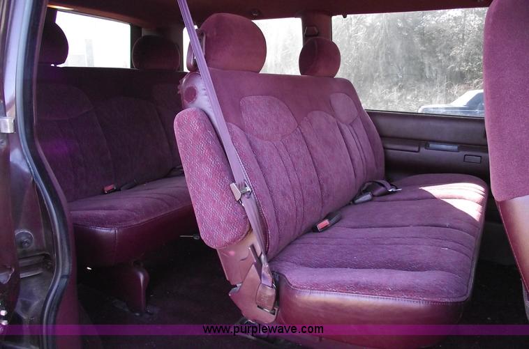 image for item B6049 1996 GMC Safari SLX mini van