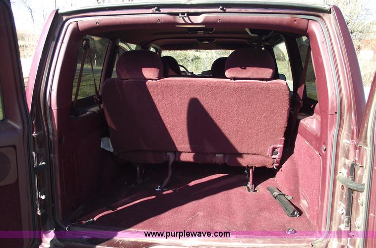 image for item B6049 1996 GMC Safari SLX mini van