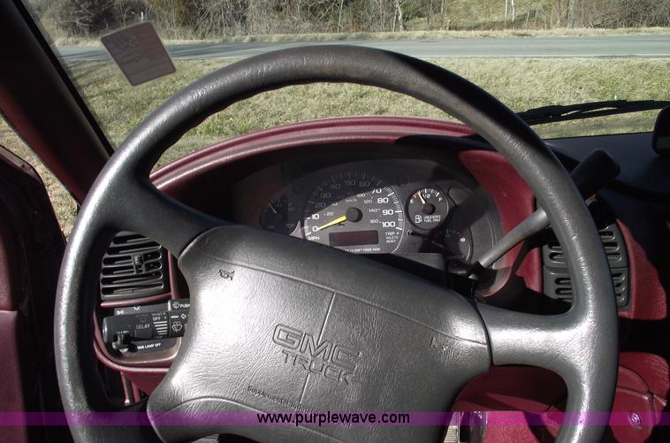 image for item B6049 1996 GMC Safari SLX mini van