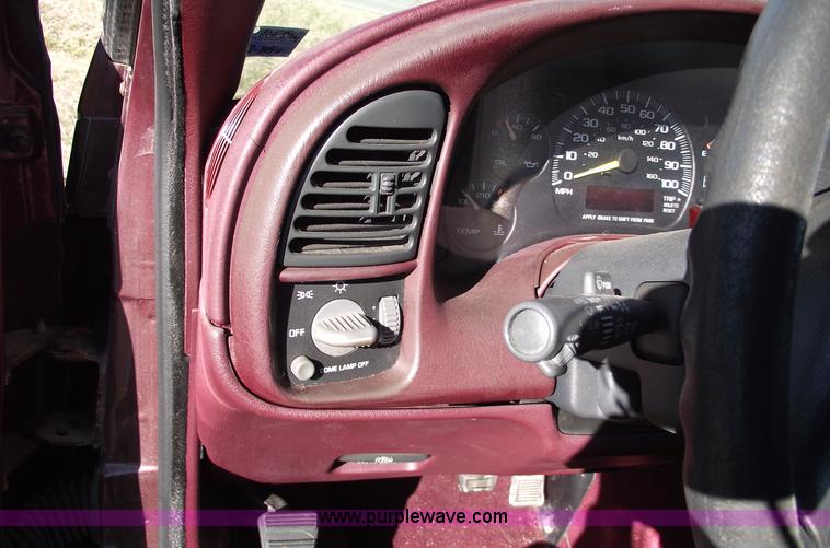 image for item B6049 1996 GMC Safari SLX mini van