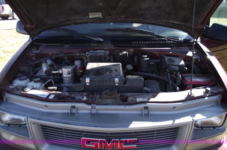 image for item B6049 1996 GMC Safari SLX mini van