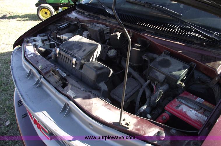 image for item B6049 1996 GMC Safari SLX mini van