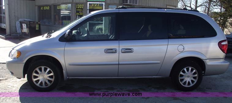 image for item B6116 2003 Chrysler Town & Country LX mini van