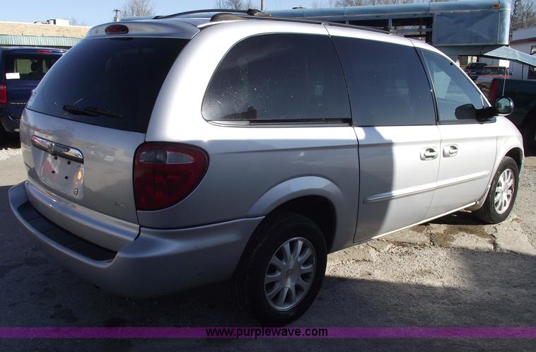 image for item B6116 2003 Chrysler Town & Country LX mini van
