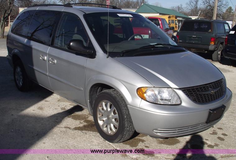 image for item B6116 2003 Chrysler Town & Country LX mini van