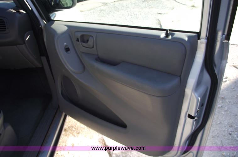 image for item B6116 2003 Chrysler Town & Country LX mini van