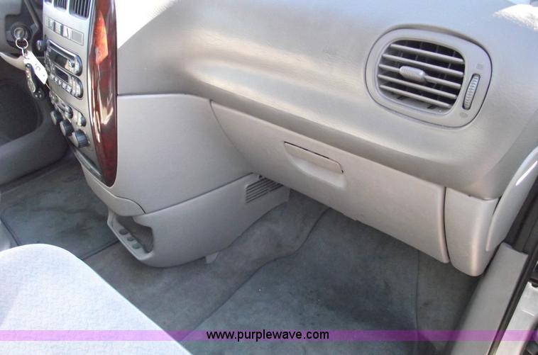 image for item B6116 2003 Chrysler Town & Country LX mini van