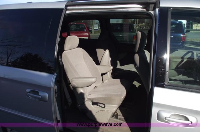 image for item B6116 2003 Chrysler Town & Country LX mini van