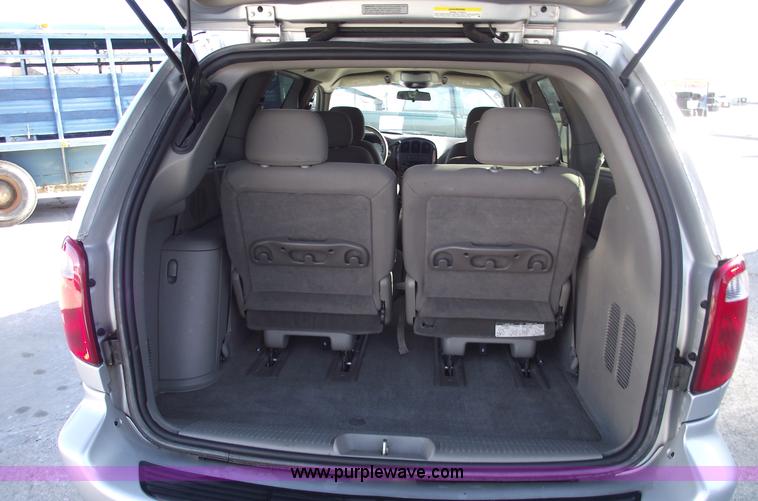 image for item B6116 2003 Chrysler Town & Country LX mini van