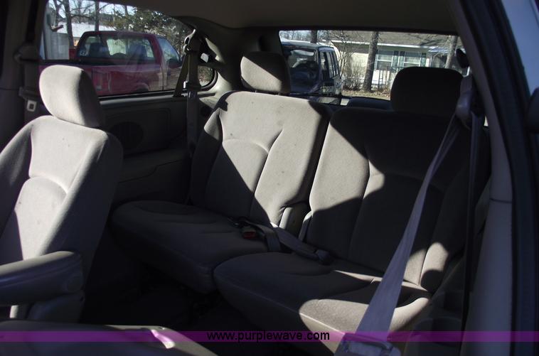 image for item B6116 2003 Chrysler Town & Country LX mini van