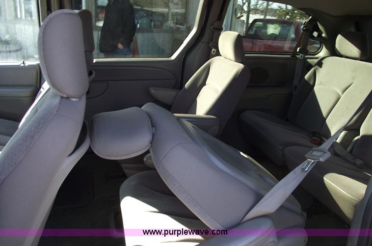 image for item B6116 2003 Chrysler Town & Country LX mini van