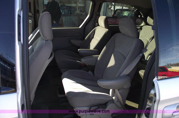 image for item B6116 2003 Chrysler Town & Country LX mini van