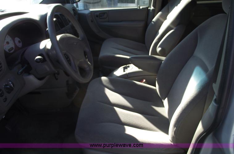 image for item B6116 2003 Chrysler Town & Country LX mini van