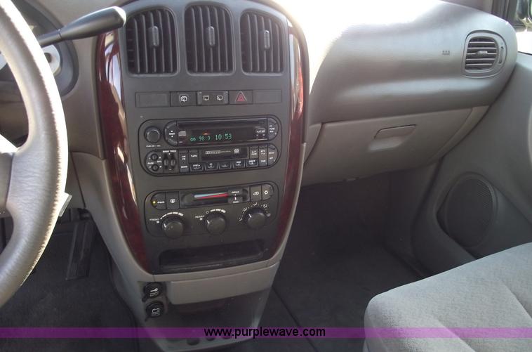 image for item B6116 2003 Chrysler Town & Country LX mini van