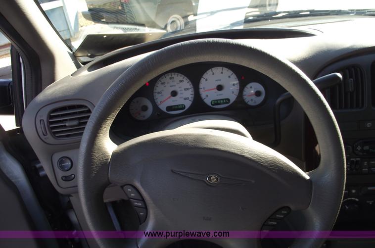 image for item B6116 2003 Chrysler Town & Country LX mini van