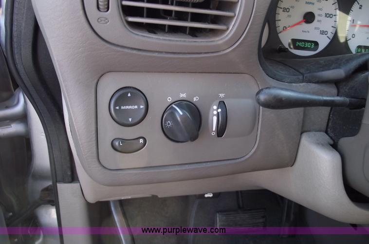 image for item B6116 2003 Chrysler Town & Country LX mini van