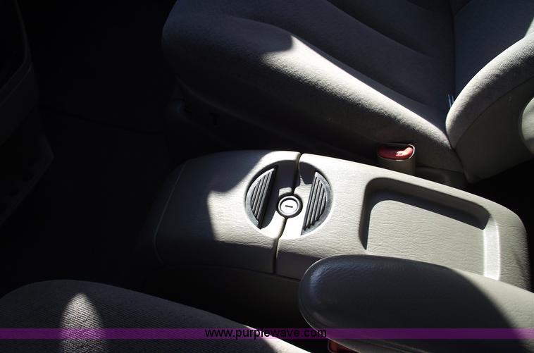 image for item B6116 2003 Chrysler Town & Country LX mini van