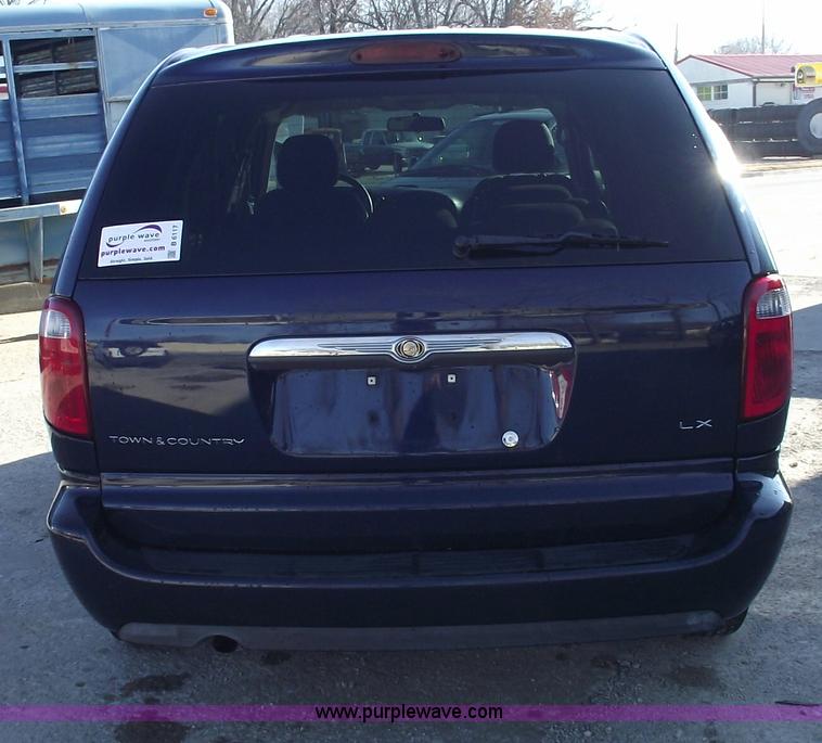 image for item B6117 2006 Chrysler Town & Country LX mini van