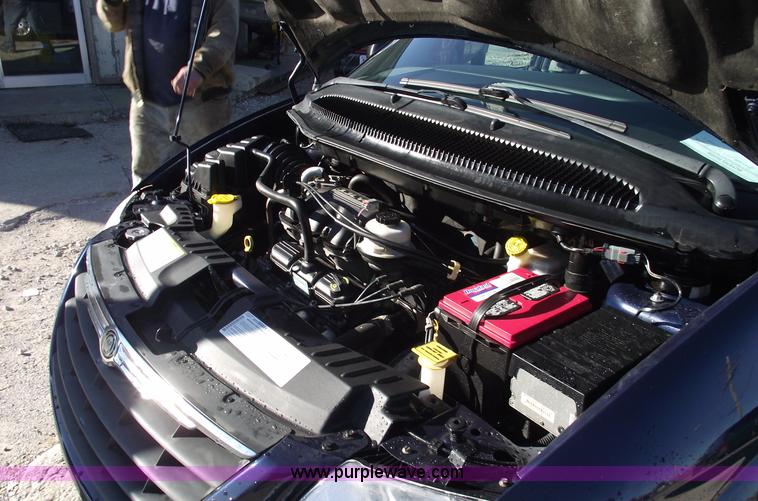 image for item B6117 2006 Chrysler Town & Country LX mini van