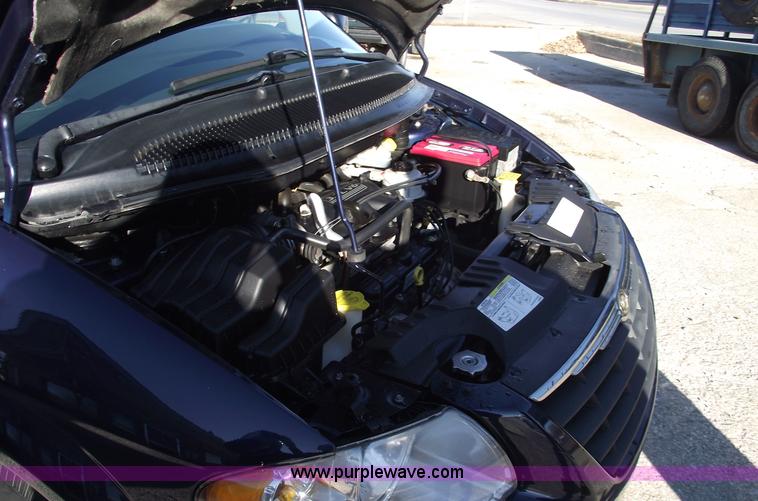 image for item B6117 2006 Chrysler Town & Country LX mini van