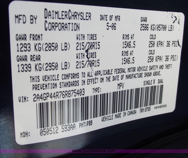 image for item B6117 2006 Chrysler Town & Country LX mini van