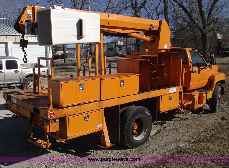 image for item B6118 1993 GMC TopKick digger derrick truck