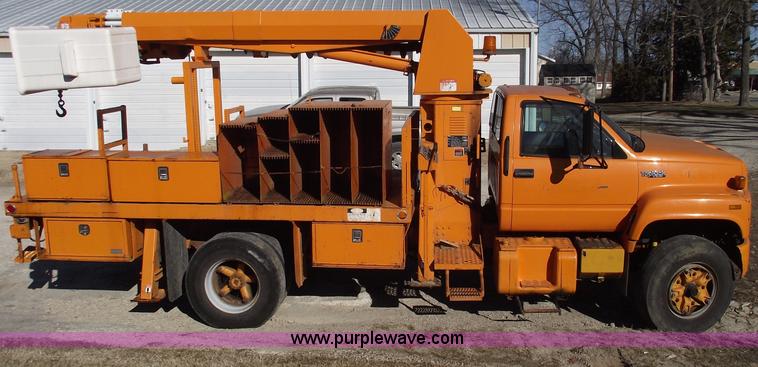 image for item B6118 1993 GMC TopKick digger derrick truck