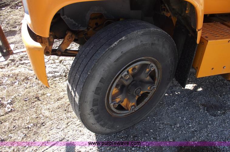 image for item B6118 1993 GMC TopKick digger derrick truck