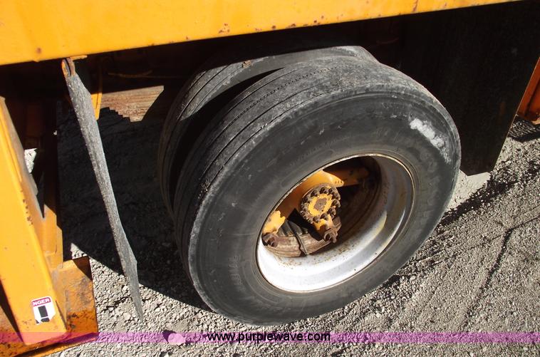 image for item B6118 1993 GMC TopKick digger derrick truck