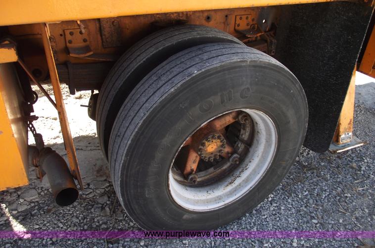 image for item B6118 1993 GMC TopKick digger derrick truck