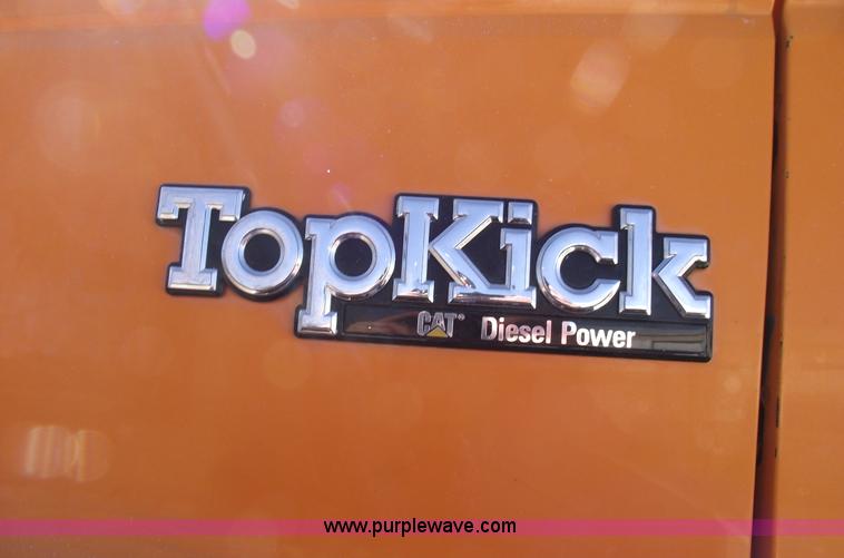 image for item B6118 1993 GMC TopKick digger derrick truck