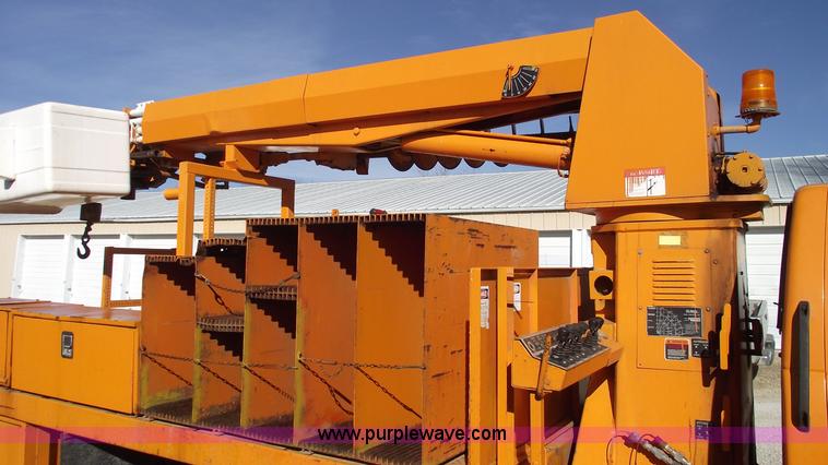 image for item B6118 1993 GMC TopKick digger derrick truck