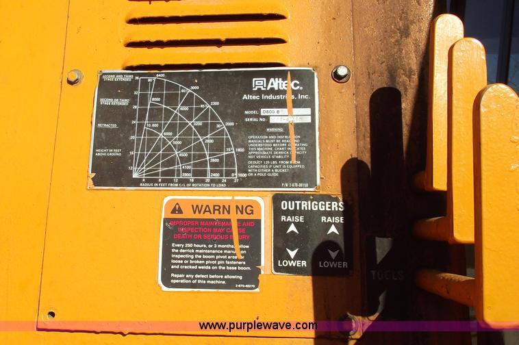 image for item B6118 1993 GMC TopKick digger derrick truck