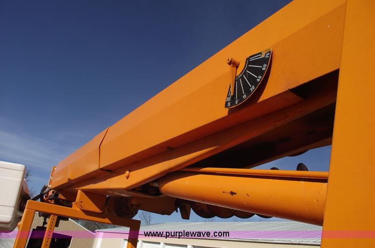 image for item B6118 1993 GMC TopKick digger derrick truck