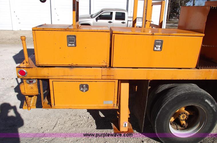 image for item B6118 1993 GMC TopKick digger derrick truck