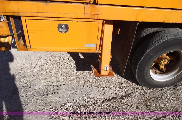 image for item B6118 1993 GMC TopKick digger derrick truck