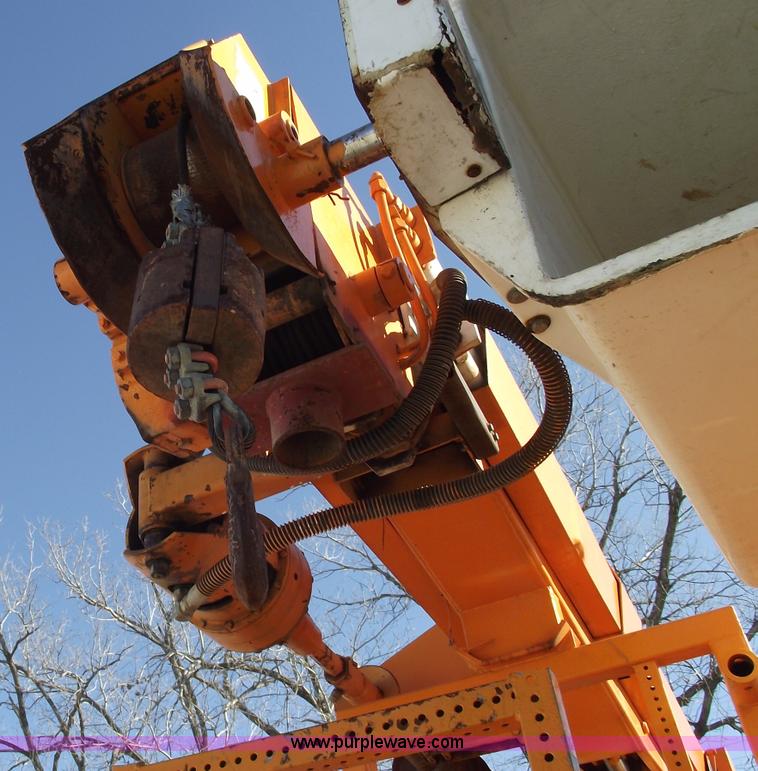 image for item B6118 1993 GMC TopKick digger derrick truck