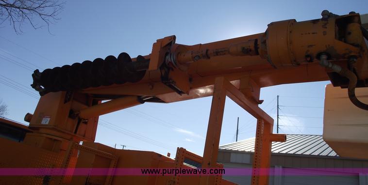 image for item B6118 1993 GMC TopKick digger derrick truck