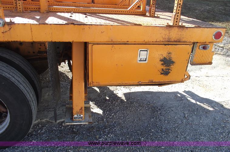 image for item B6118 1993 GMC TopKick digger derrick truck